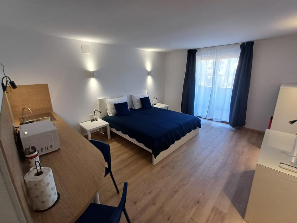 Kitchen or kitchenette, Photo of the whole room, Bedroom