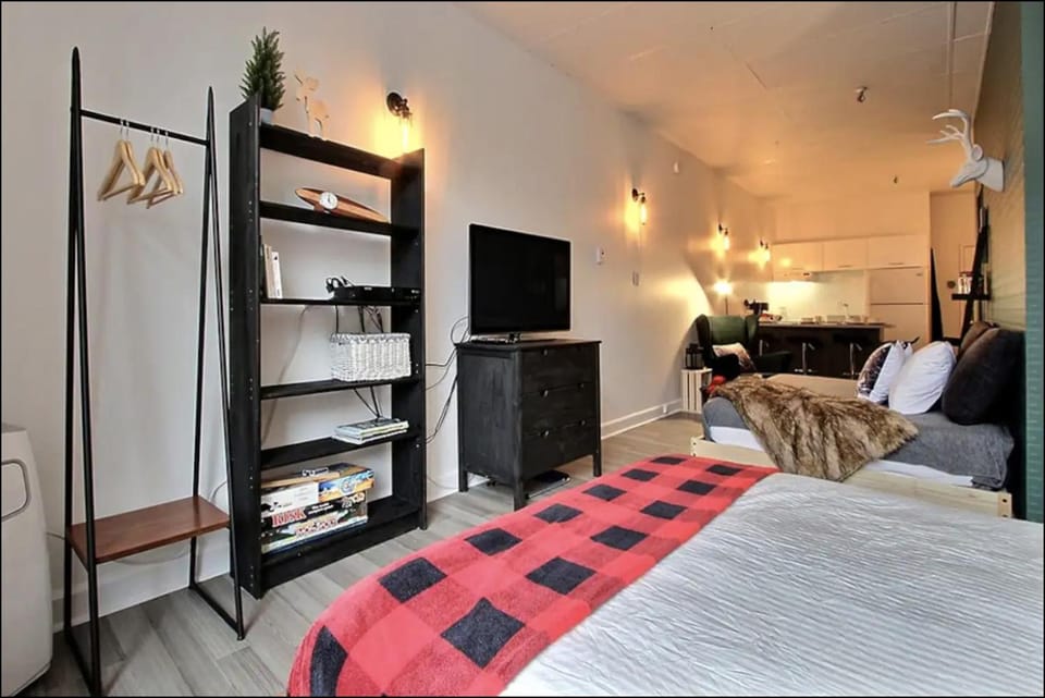 Property building, Bed, TV and multimedia