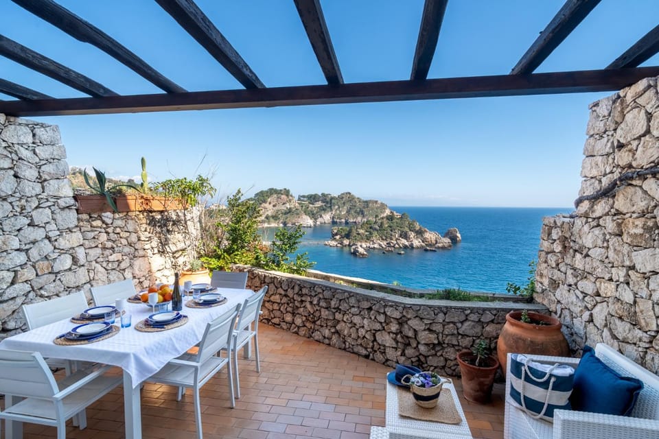 Natural landscape, View (from property/room), Balcony/Terrace, Dining area, Sea view