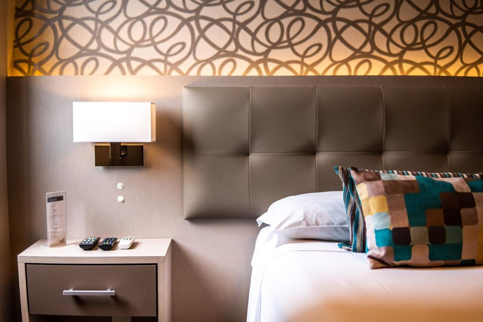 Bed, Photo of the whole room, Decorative detail, Bedroom