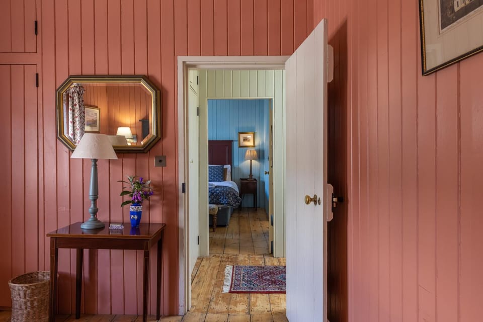Bed, Photo of the whole room, Decorative detail, Bedroom