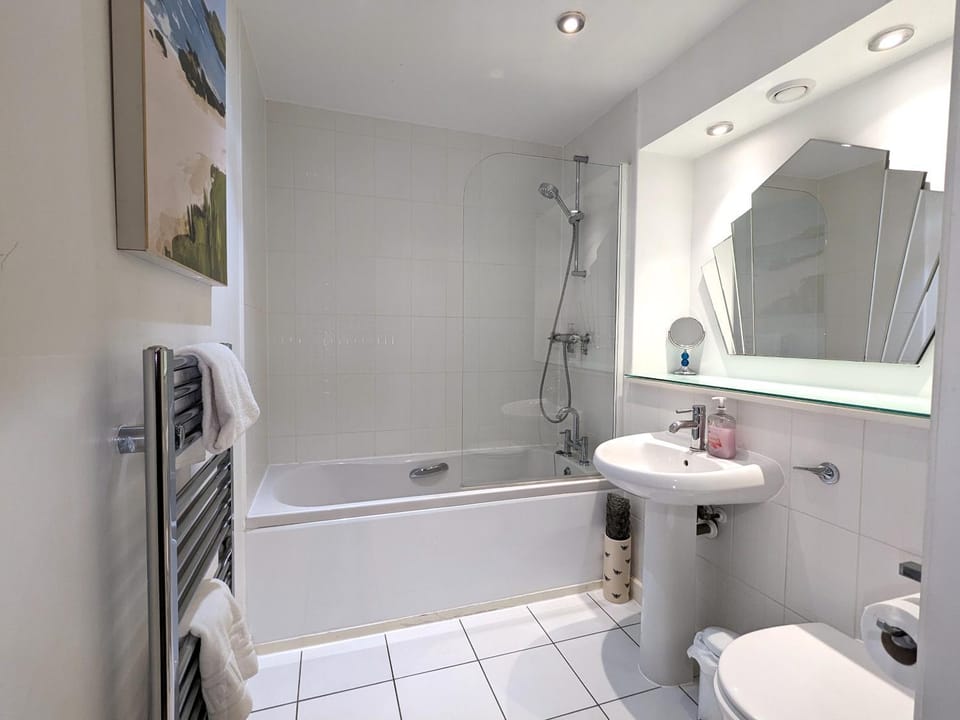 Shower, Toilet, Bathroom, Bath