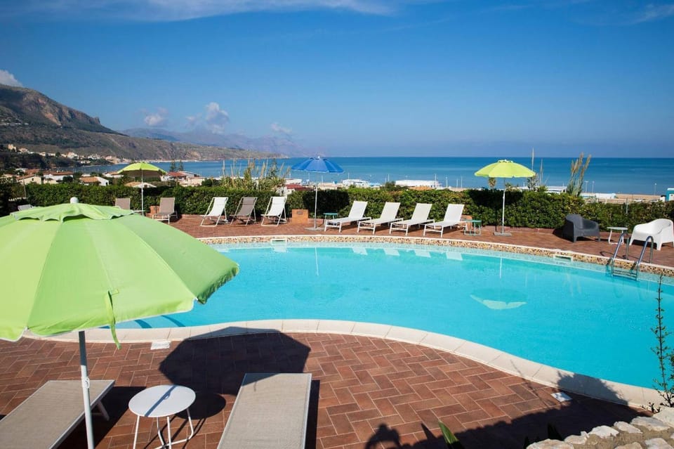 Swimming pool, Swimming pool