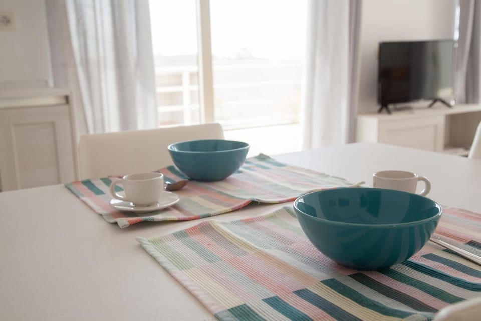 Coffee/tea facilities, Dining area