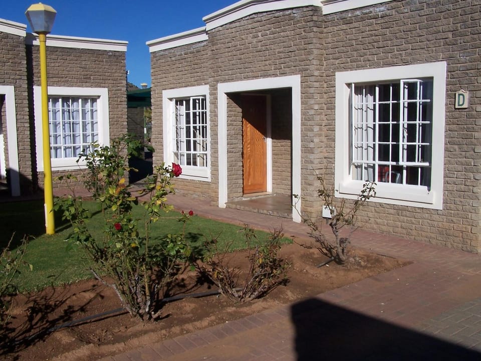 Property building, Day, Garden