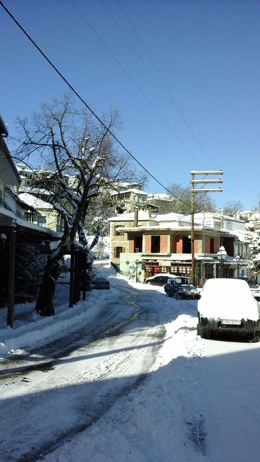 Restaurant/places to eat, Natural landscape, Supermarket/grocery shop, Shopping Area