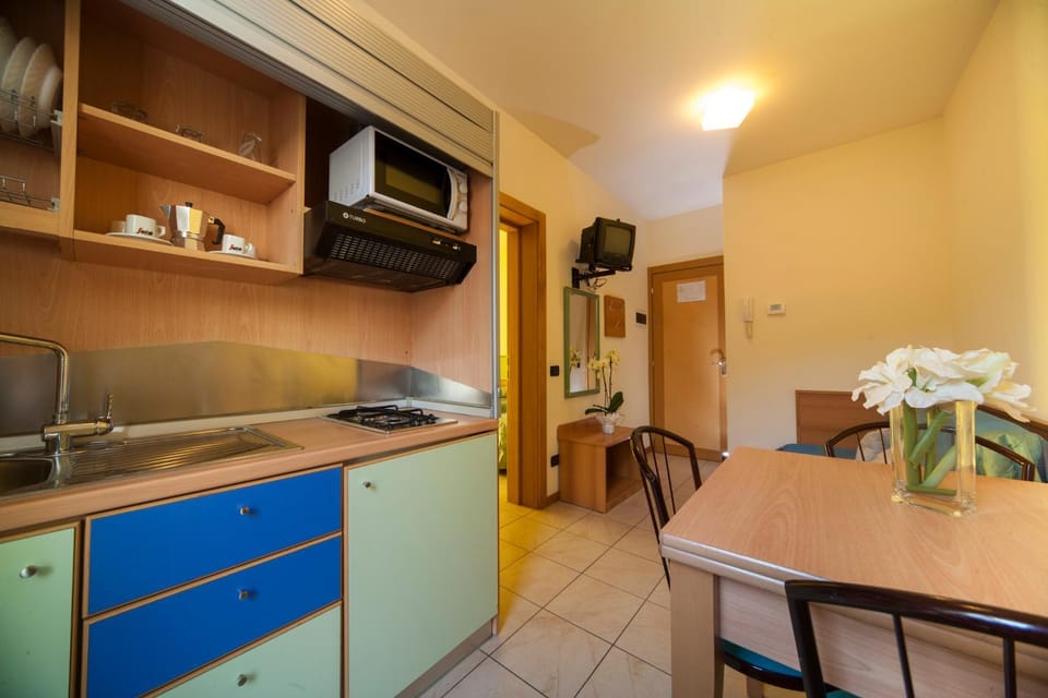 Kitchen or kitchenette, Living room, stove