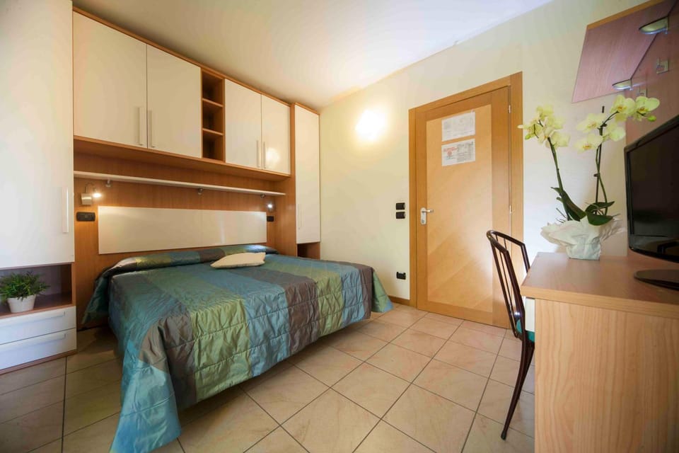 Bedroom, wardrobe