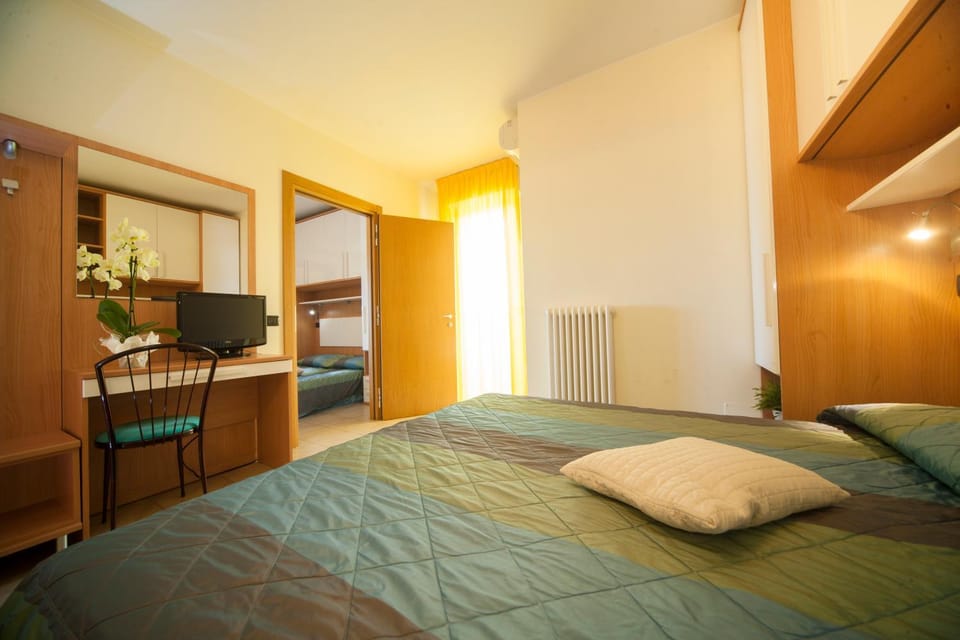 Bedroom, wardrobe