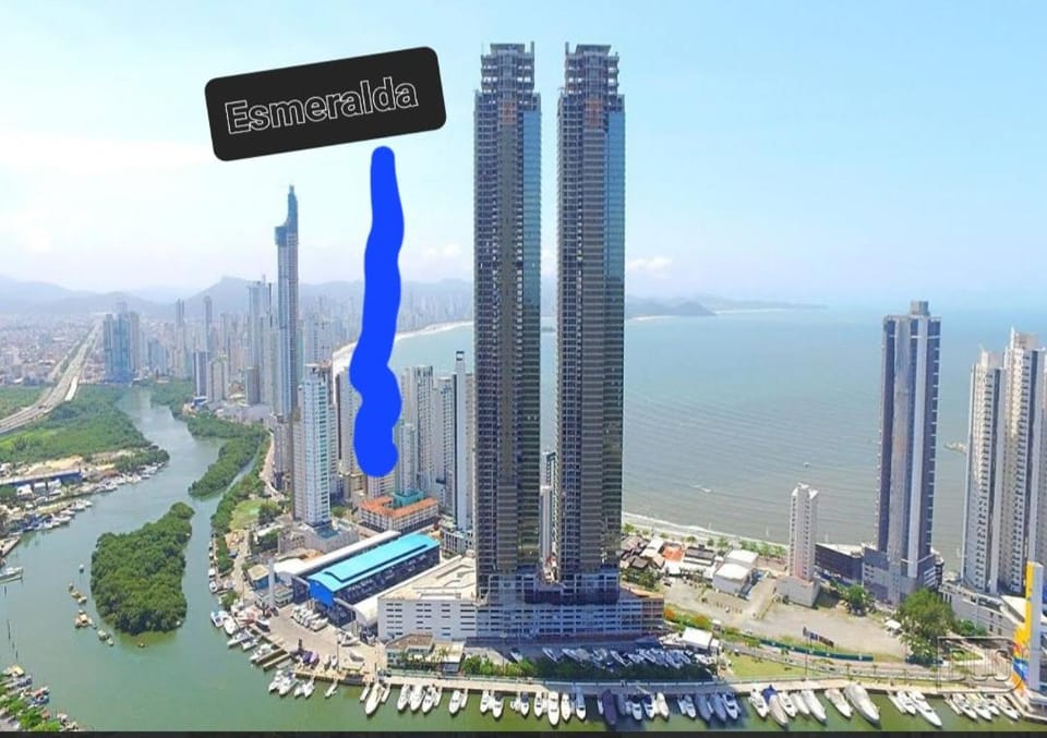 Apartamento inteiro 30 metros do mar Apartment in Balneário Camboriú