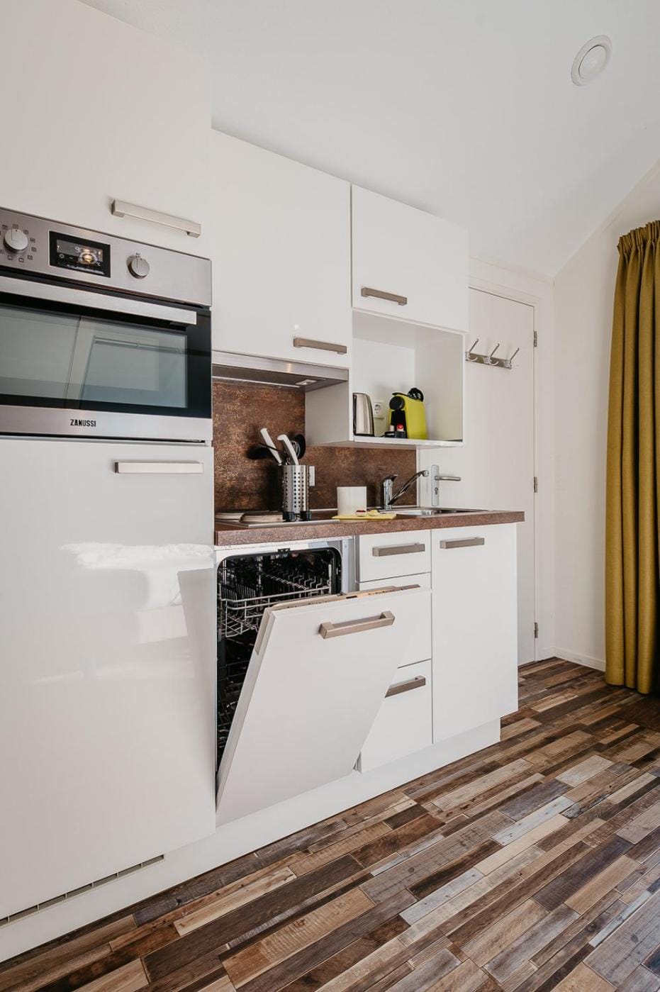 Coffee/tea facilities, Kitchen or kitchenette, dishwasher, minibar, pet friendly, stove