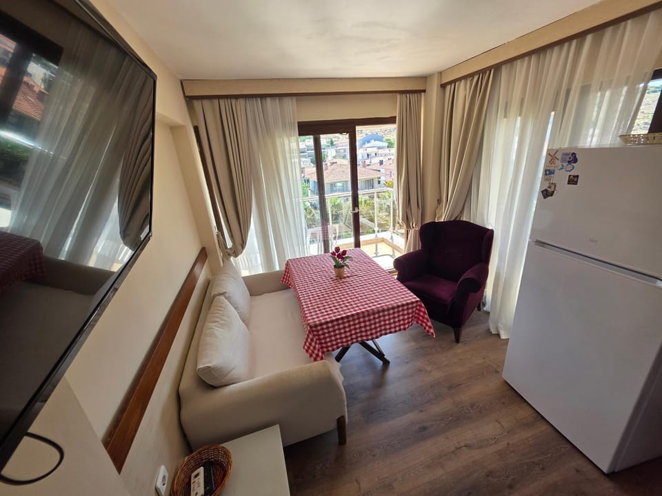 TV and multimedia, Kitchen or kitchenette, Seating area, Dining area, oven