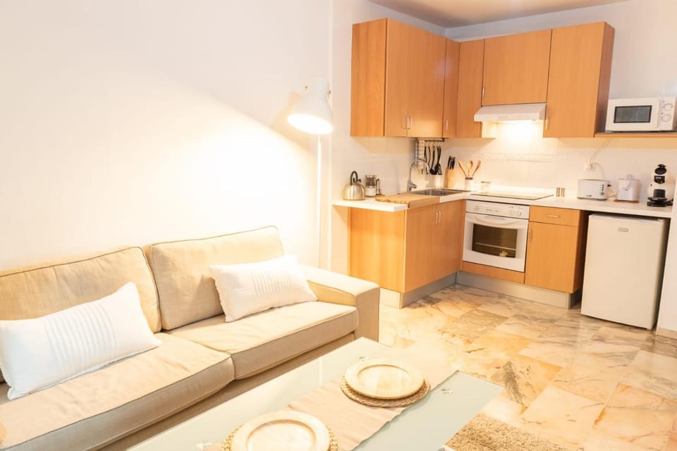 Coffee/tea facilities, Kitchen or kitchenette, oven, toaster