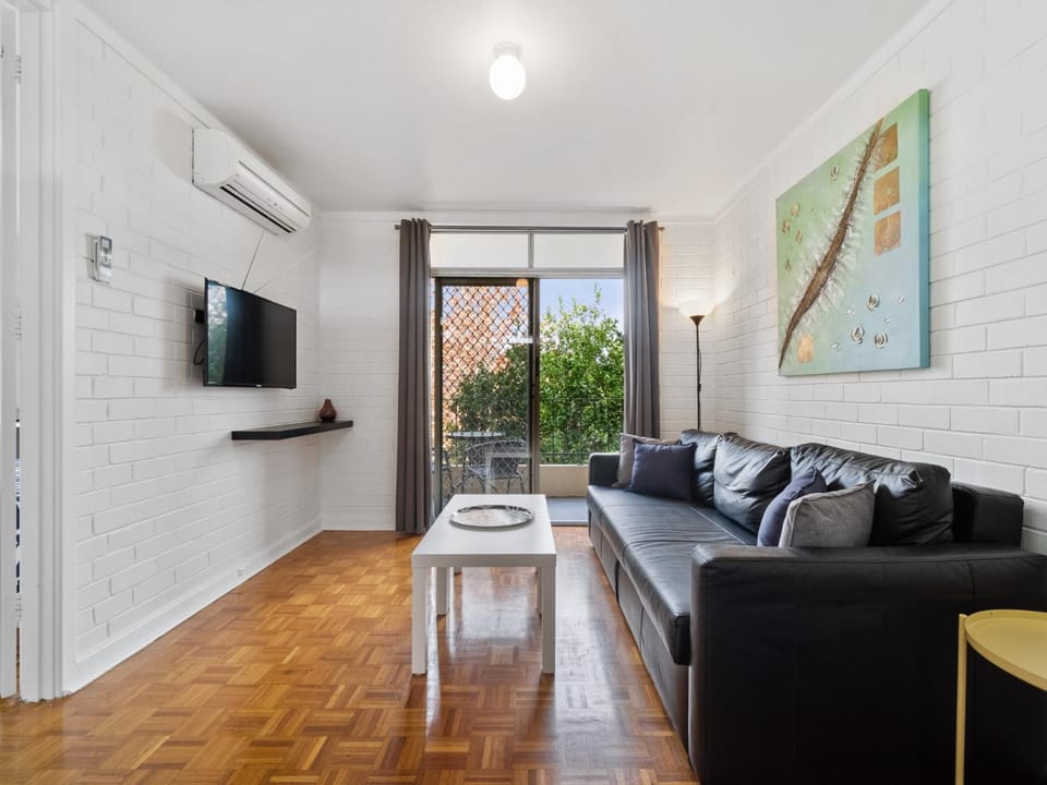 TV and multimedia, Living room, air conditioner