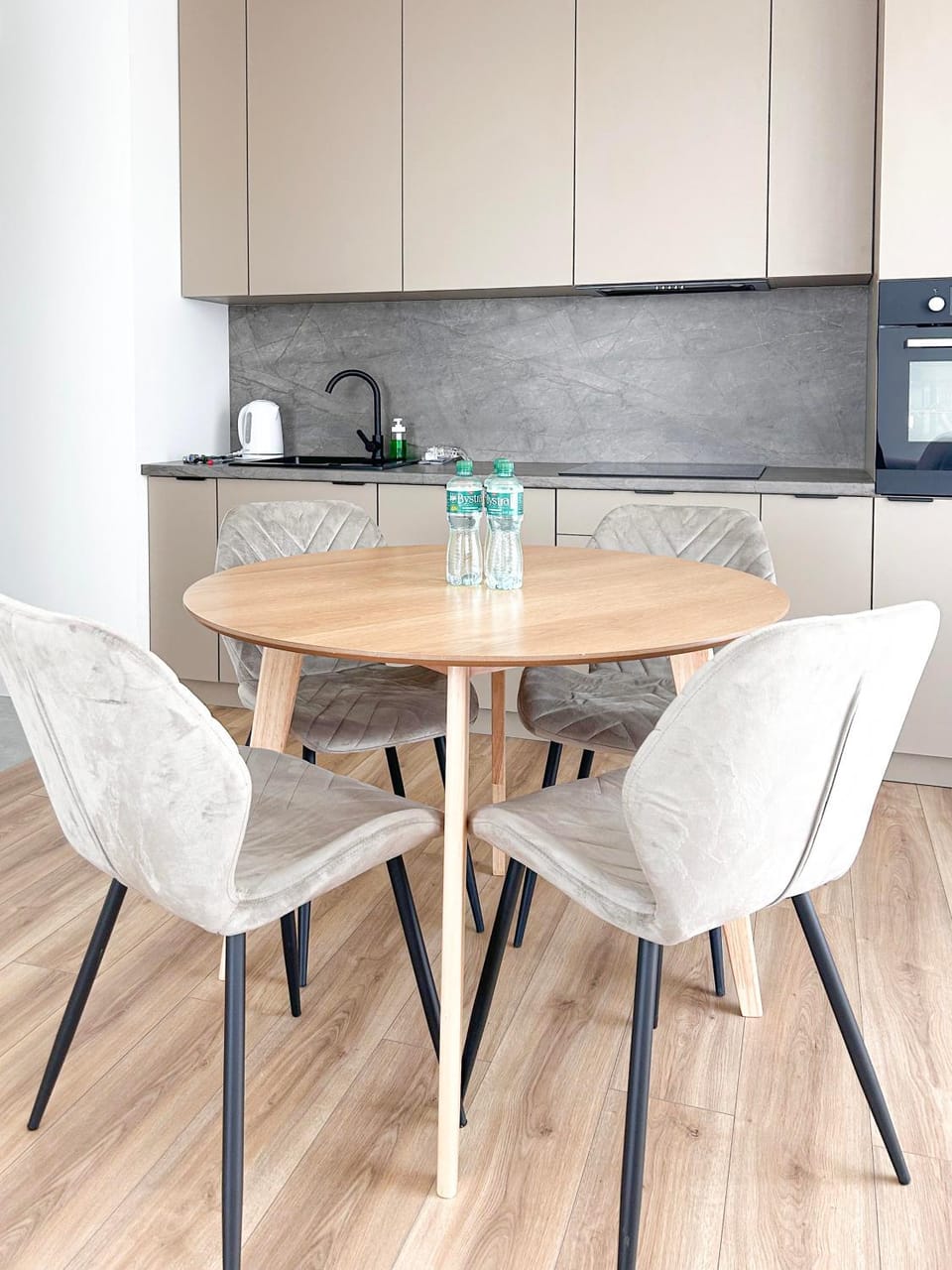 Coffee/tea facilities, Kitchen or kitchenette, Dining area