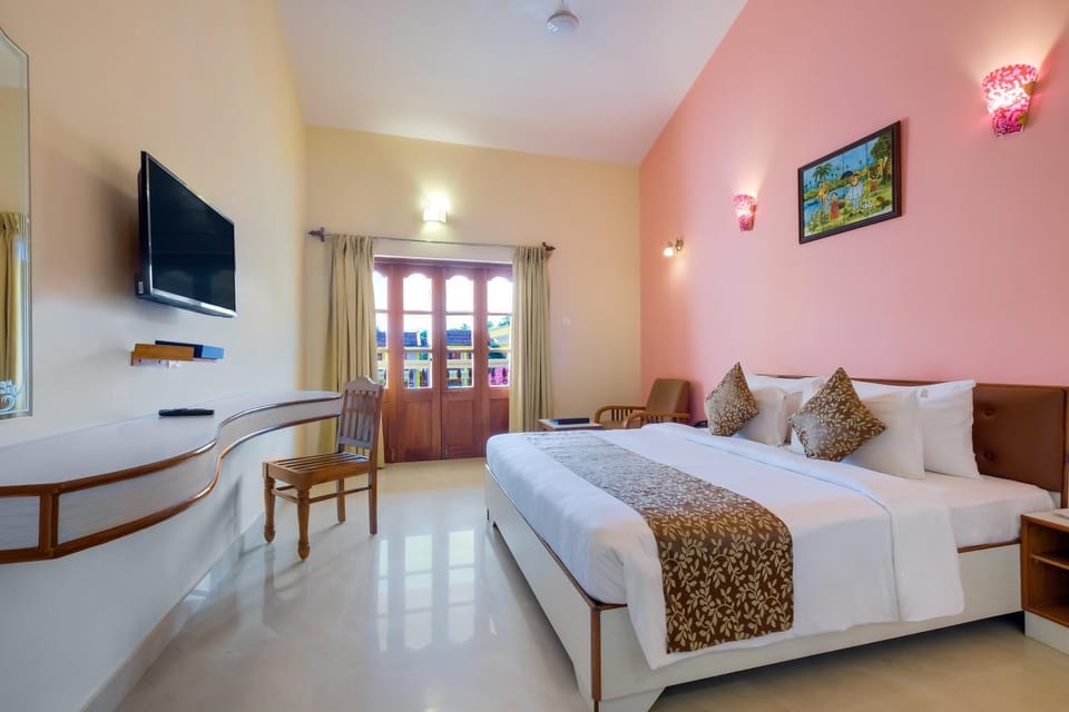 Bed, TV and multimedia, Bedroom