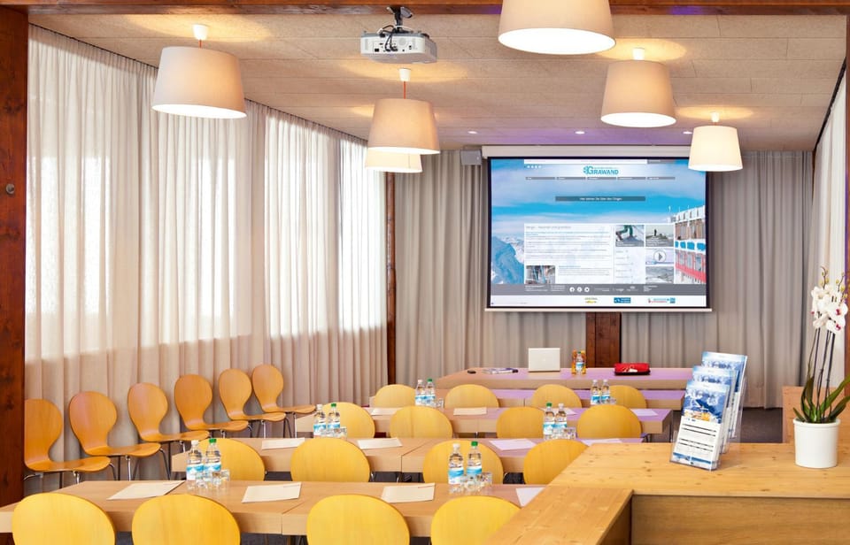 Communal lounge/ TV room, TV and multimedia, Business facilities, On site, Meeting/conference room