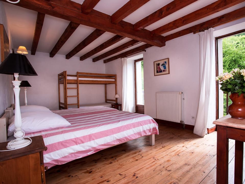 Bed, Photo of the whole room, Bedroom, bunk bed