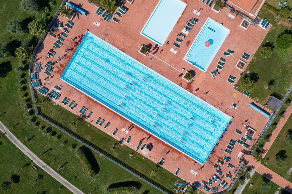 Bird's eye view, Swimming pool, group of guests, sunbed