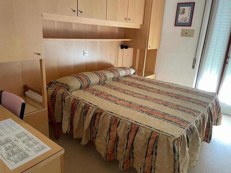 Bed, Photo of the whole room, Bedroom, safe, wardrobe