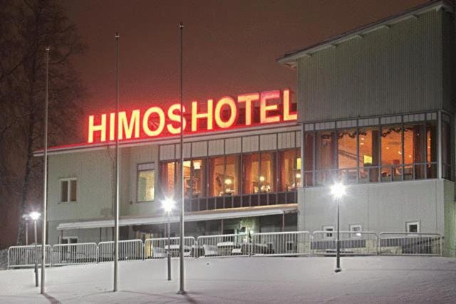 Facade/entrance, Winter