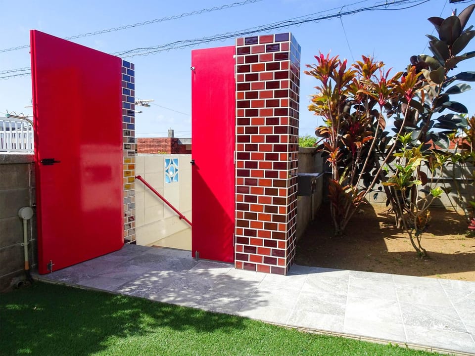 Facade/entrance