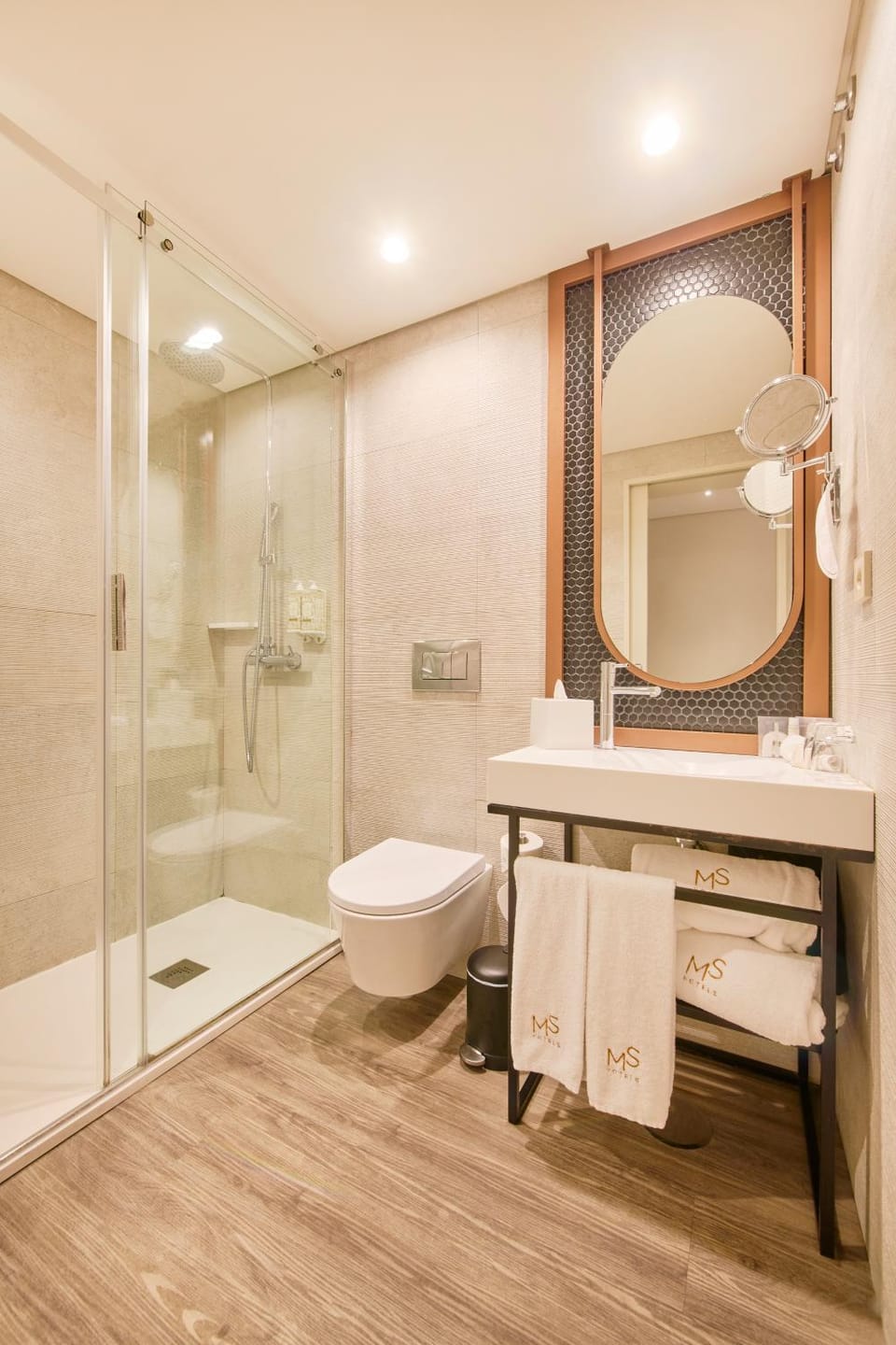 Shower, Toilet, Bathroom, towels