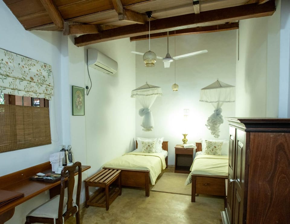 Bed, Photo of the whole room, Bedroom, air conditioner