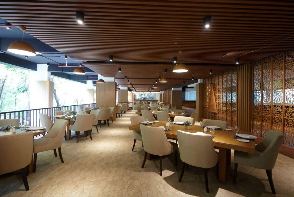 Restaurant/places to eat, Dining area, On site