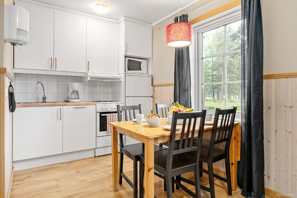 Dining area, kitchen
