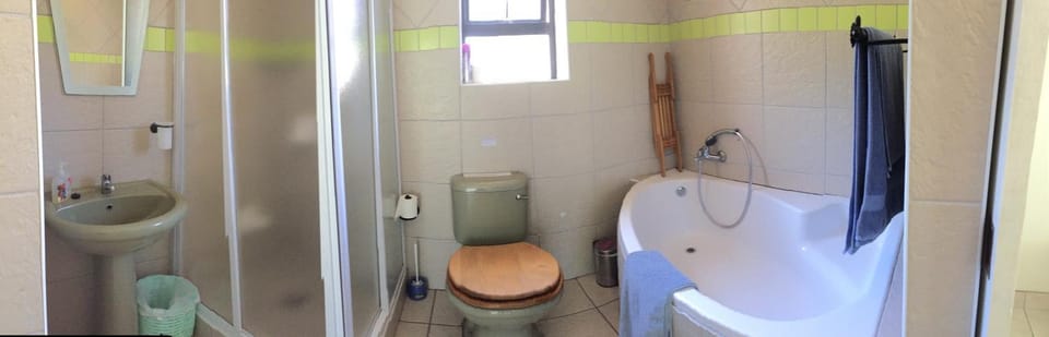 Blue Skies Country House Bed and Breakfast in Port Elizabeth