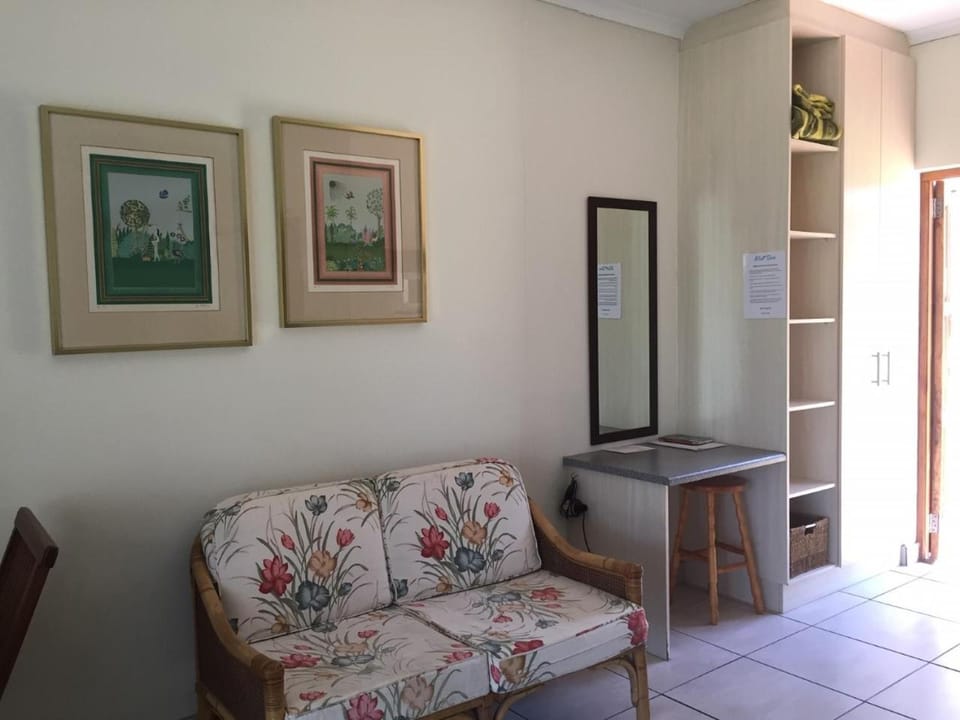 Blue Skies Country House Bed and Breakfast in Port Elizabeth