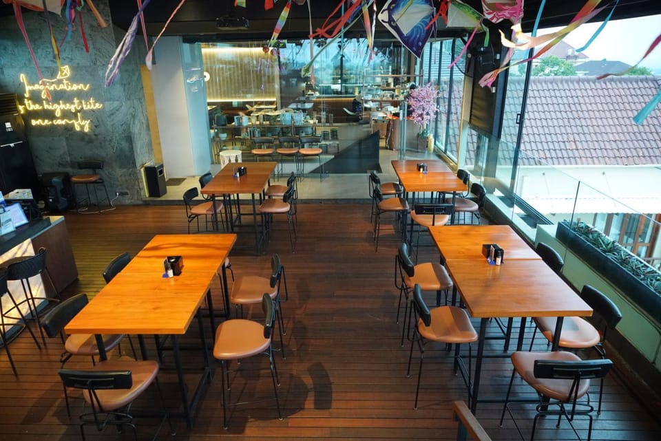 Restaurant/places to eat, Seating area