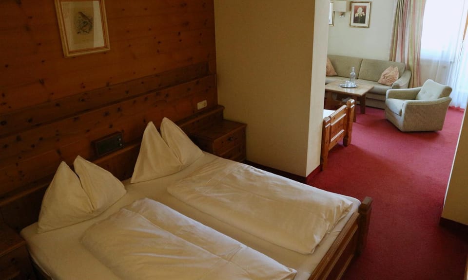 Bed, Living room, Bedroom