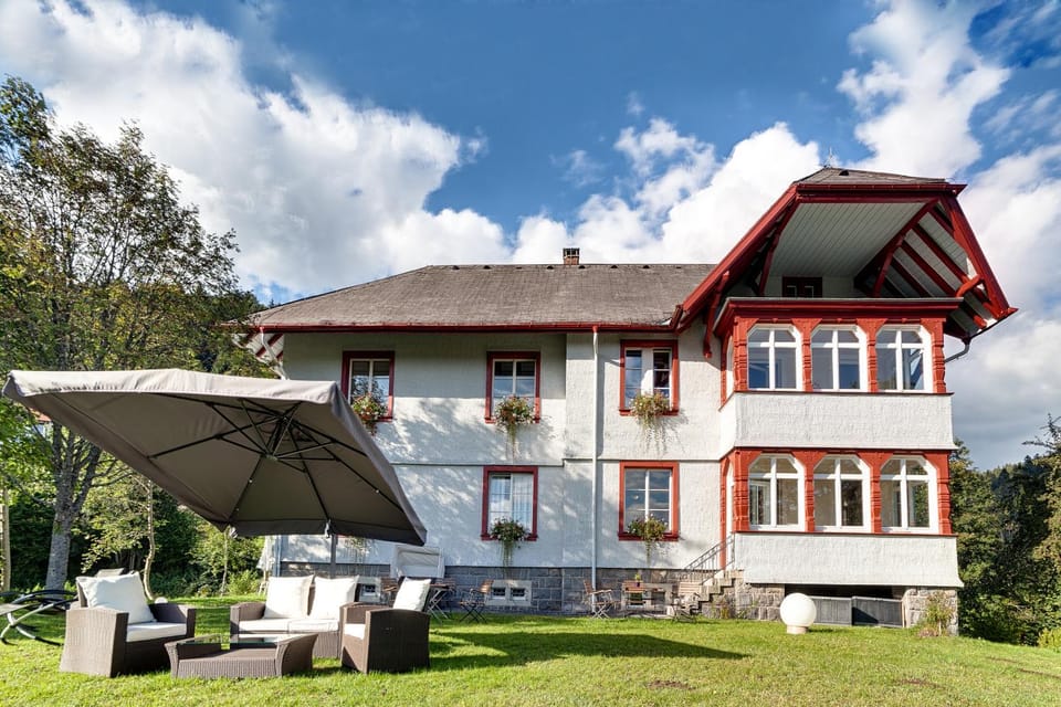Property building, Garden, Garden, Balcony/Terrace