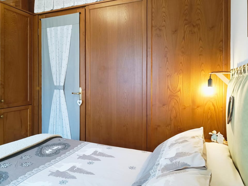Bed, Bedroom, wardrobe