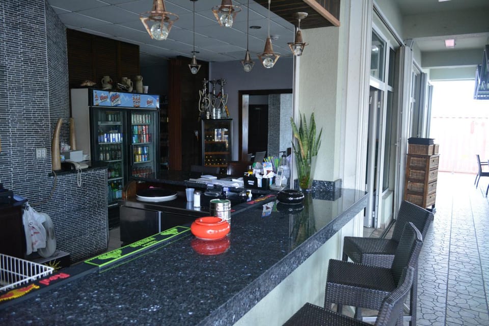 Meals, Continental breakfast, Lunch, Dinner, Alcoholic drinks, Non alcoholic drinks
