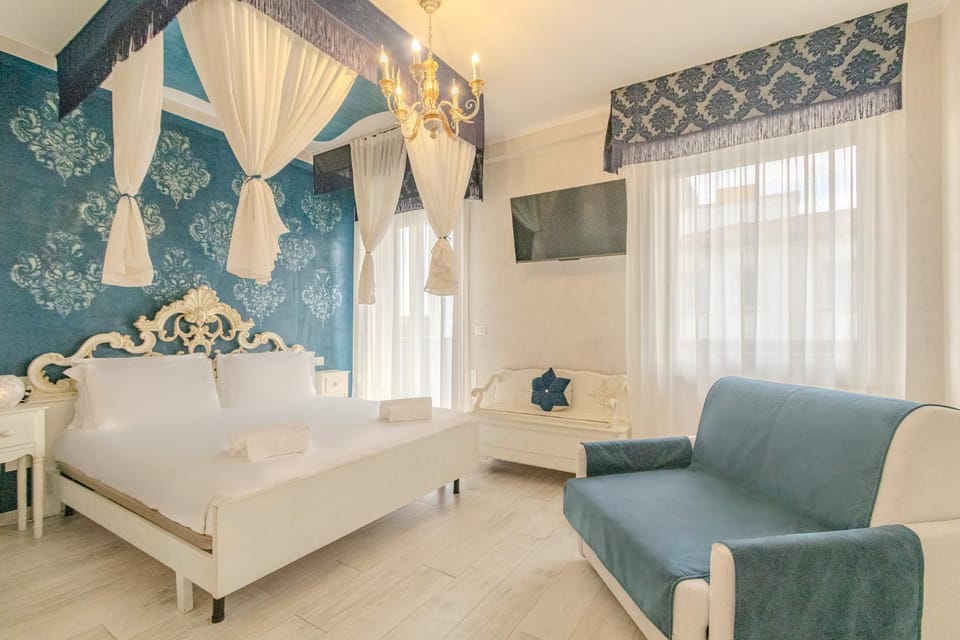 Bed, TV and multimedia, Bedroom