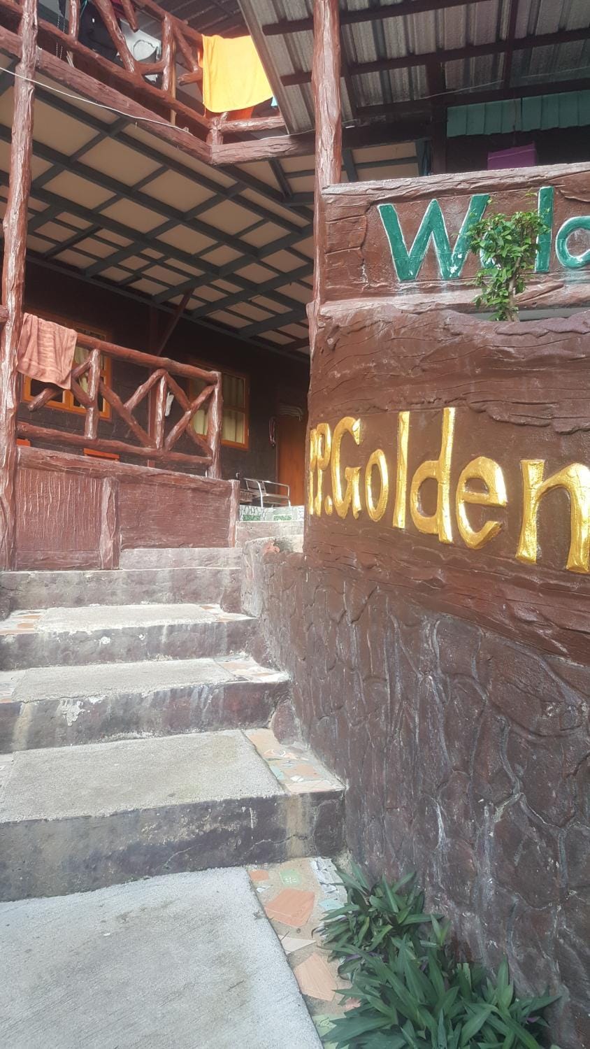 Golden Hill Guesthouse Bed and Breakfast in Krabi Changwat