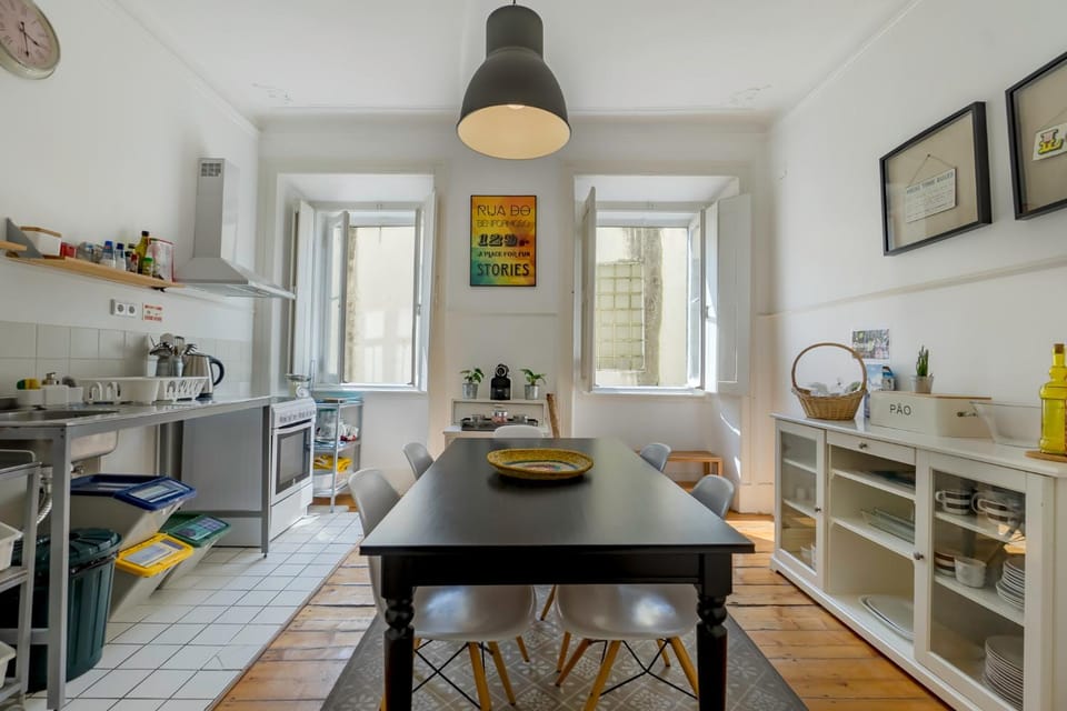 Kitchen or kitchenette, Dining area, Communal kitchen