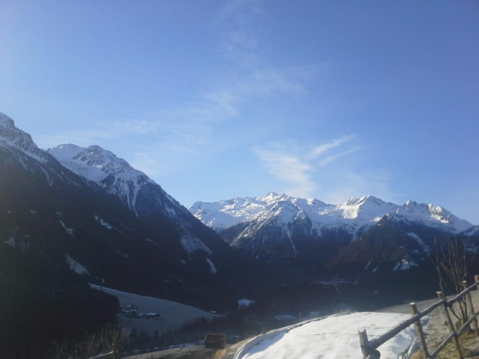 Property building, Day, Natural landscape, Winter, Mountain view