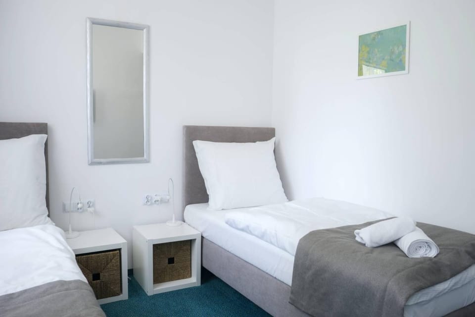 Bedroom, towels