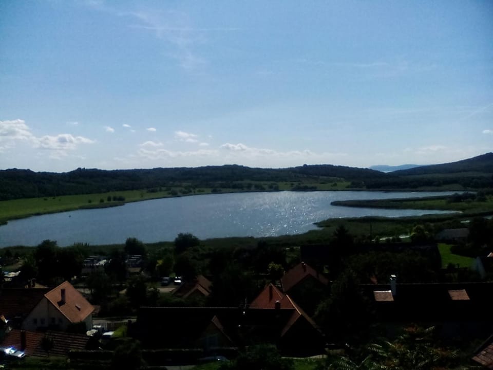 Neighbourhood, Lake view
