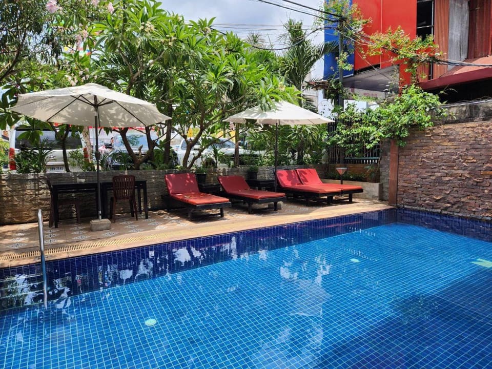 Property building, Garden view, Pool view, Swimming pool, sunbed