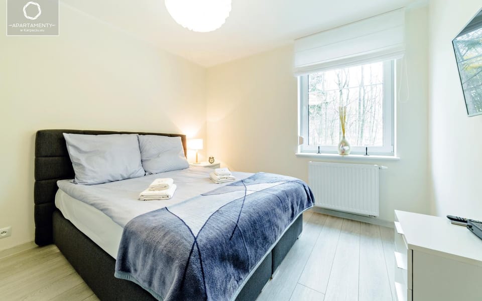 Bed, Photo of the whole room, Decorative detail, Bedroom, towels