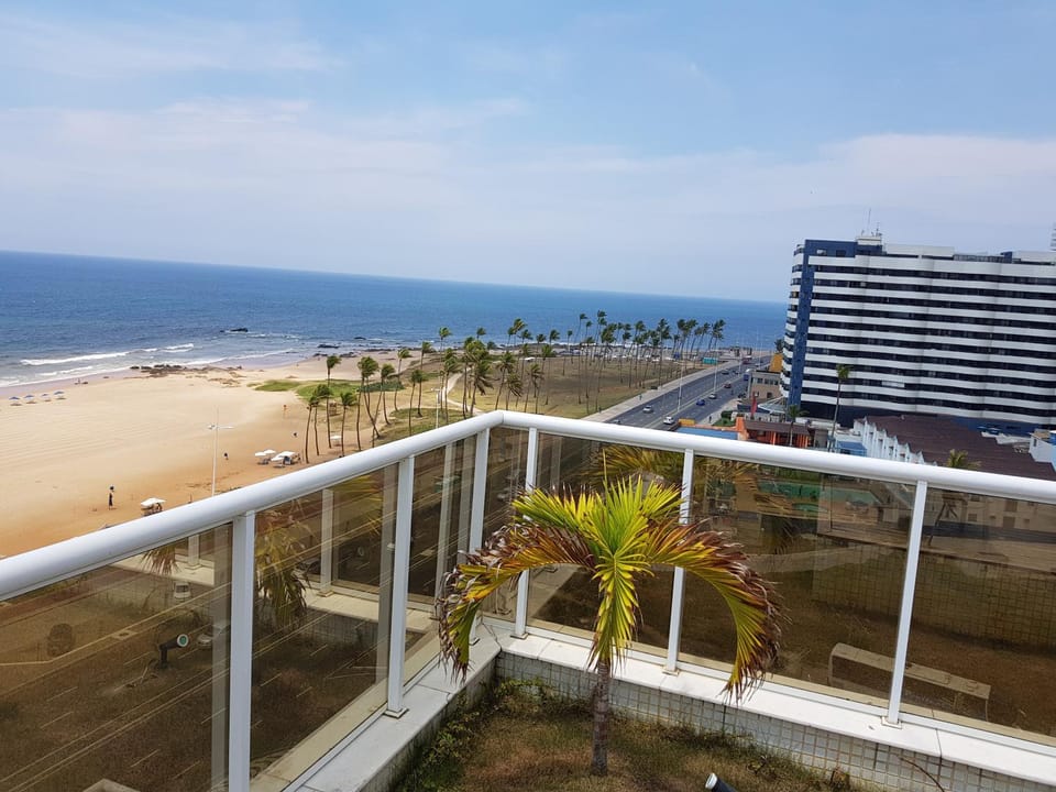Apartamento na praia de Armação Apartment in Salvador