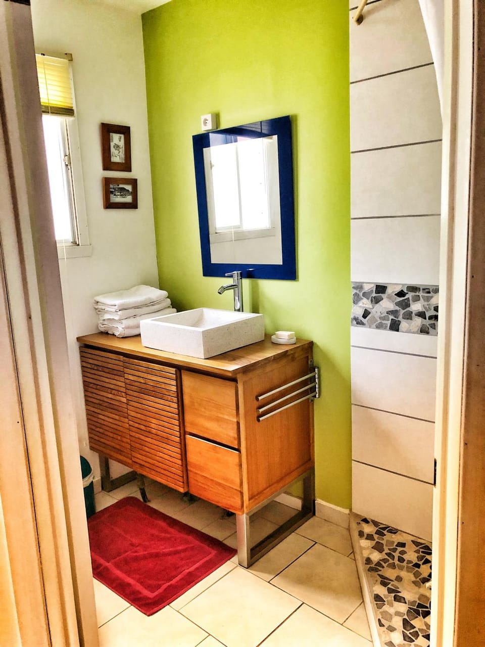 Bathroom, Decorative detail