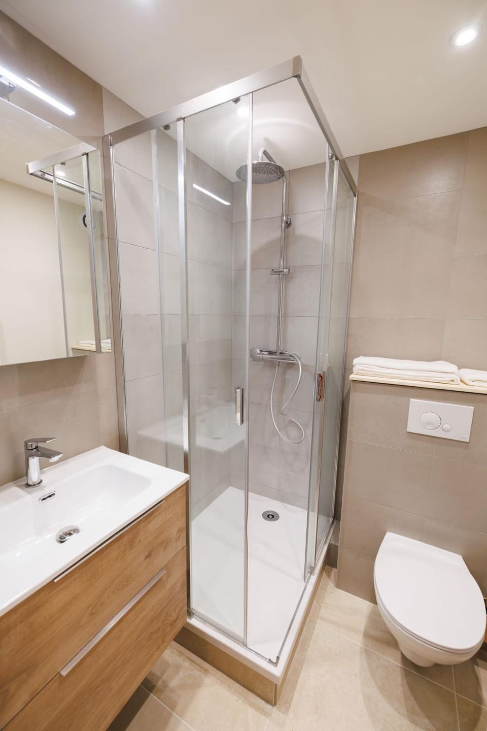 Shower, Toilet