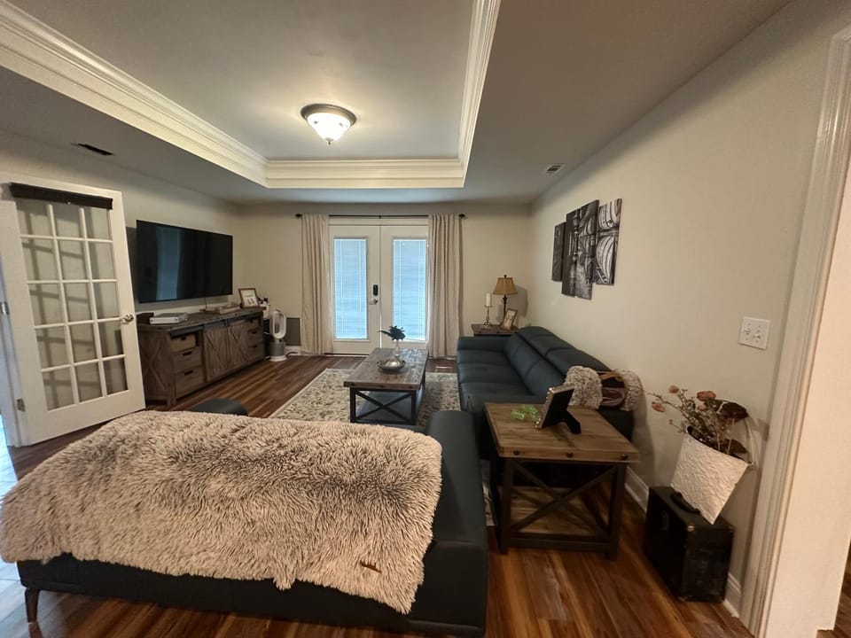 TV and multimedia, Living room, Photo of the whole room, Seating area