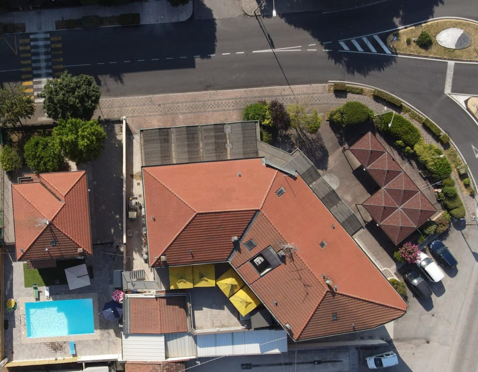 Bird's eye view, Swimming pool
